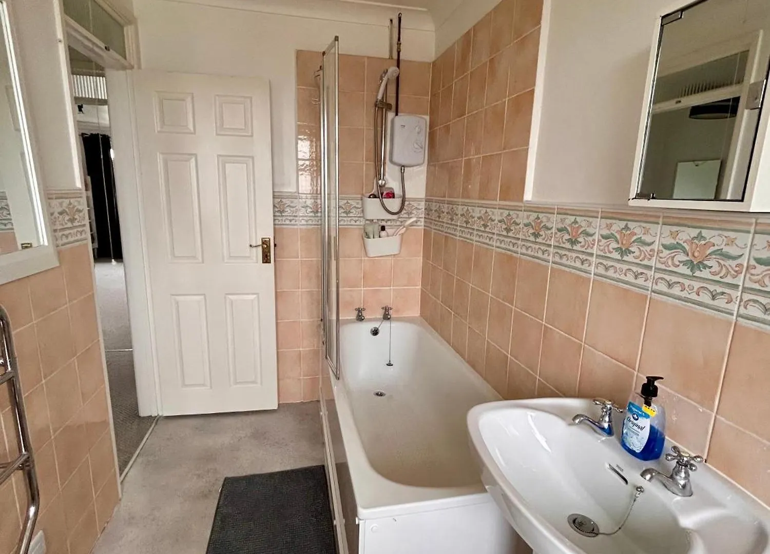 Spacious 2 Bedroom 5 People Near Bournemouth Beach
